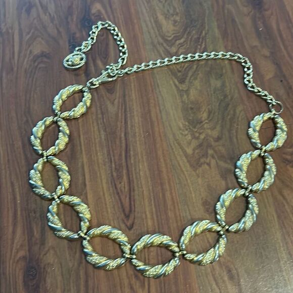 Vintage large heavy gold oval circle chain belt Lionshead - Picture 1 of 6